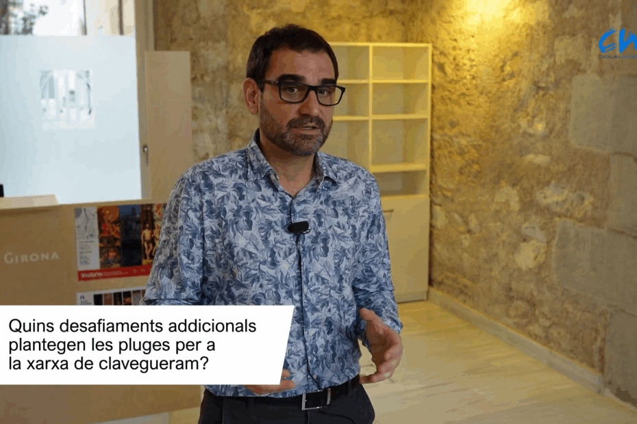 Fotograma d'una de les entrevistes dels vídeos del Catalan Water Partnership: un expert respon a la pregunta sobre els desafiaments de les pluges per a la xarxa de clavegueram